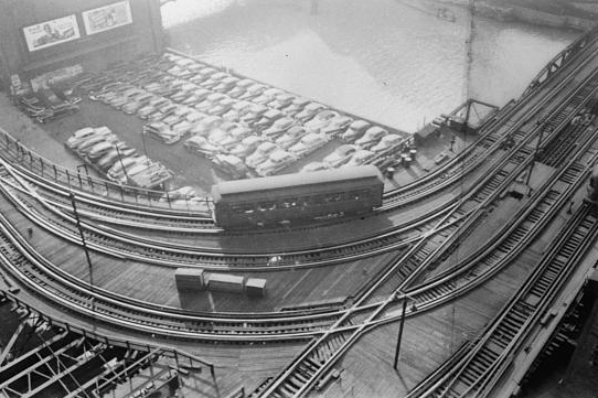 elevated railway in Chicago; Stanley Kubrick, Photographer; 1949