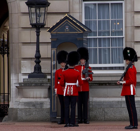 Buckingham Palace Guards, Westminster England 2007