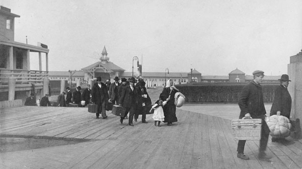 NYC immigrants at Ellis Island jpg